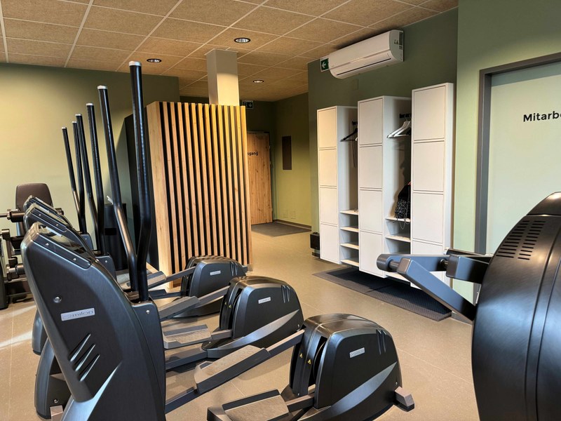 das JederZeit_Training-Raum mit Umkleide intergriert.jpg