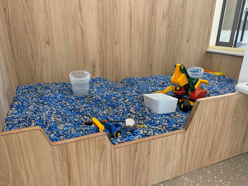 Kindergarten  Marbach_Spielwanne-befüllt.jpg